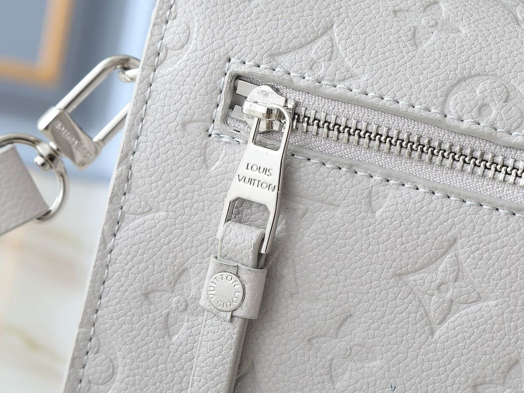 Louis Vuitton M13481 Pochette Métis Bag