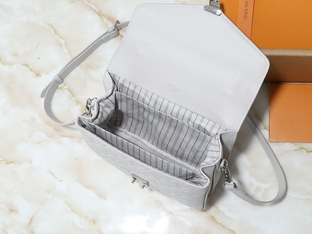 Louis Vuitton M13481 Pochette Métis Bag