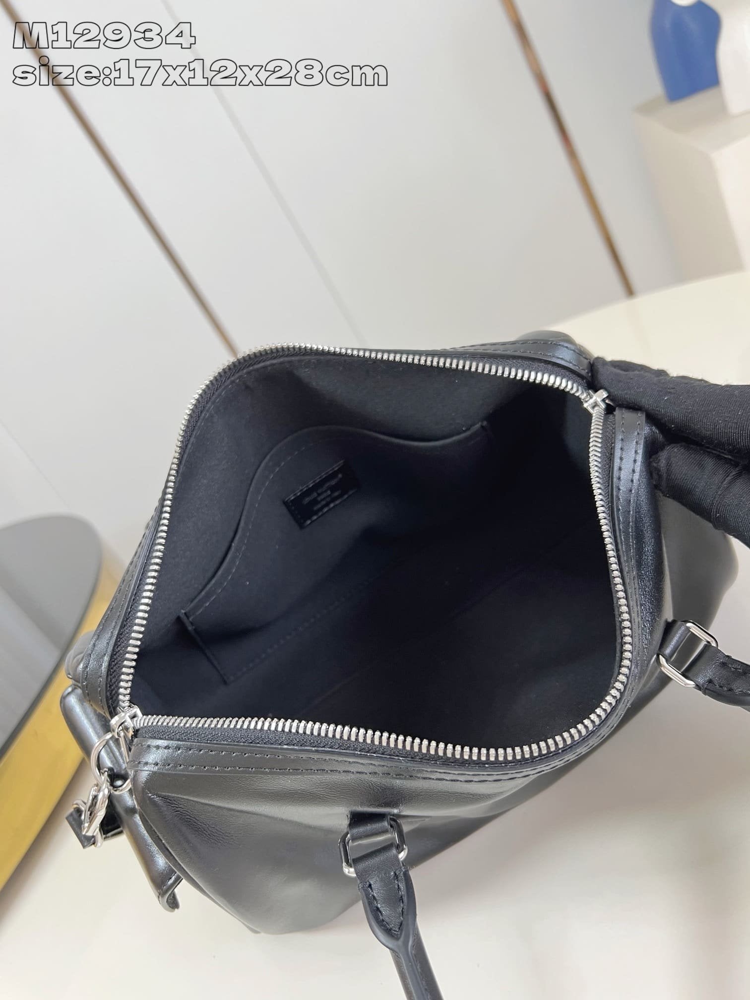 Louis Vuitton M12934 Speedy Cargo Vibe