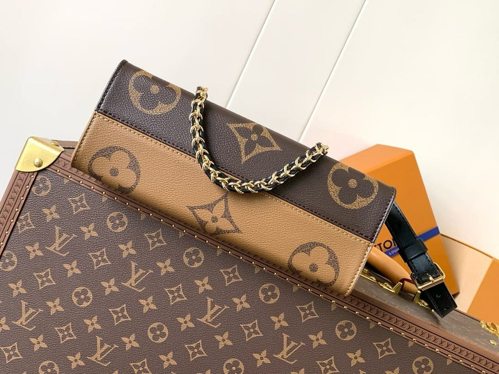 Louis Vuitton M14236 OnTheGo East West Chain