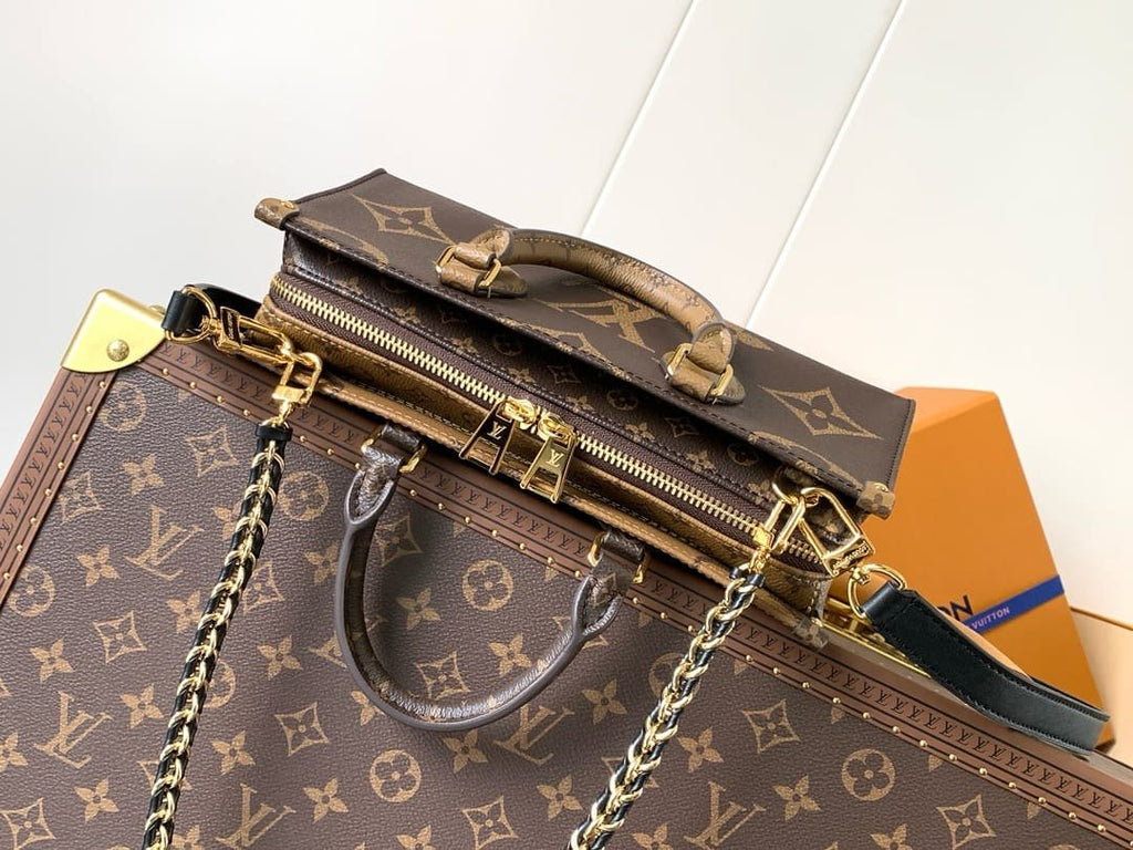 Louis Vuitton M14236 OnTheGo East West Chain
