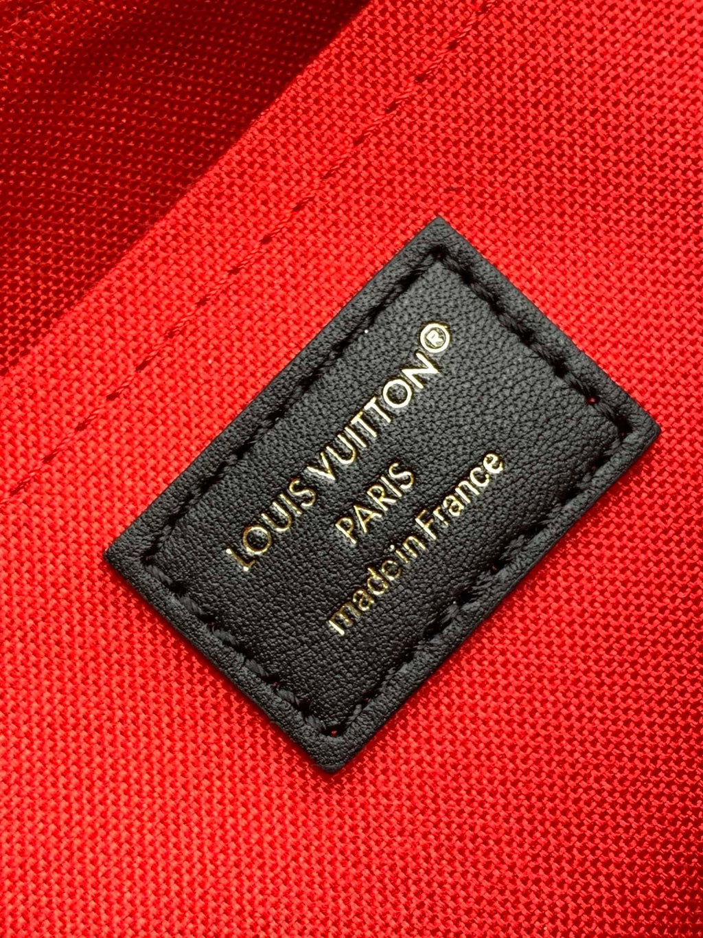 Louis Vuitton M14236 OnTheGo East West Chain