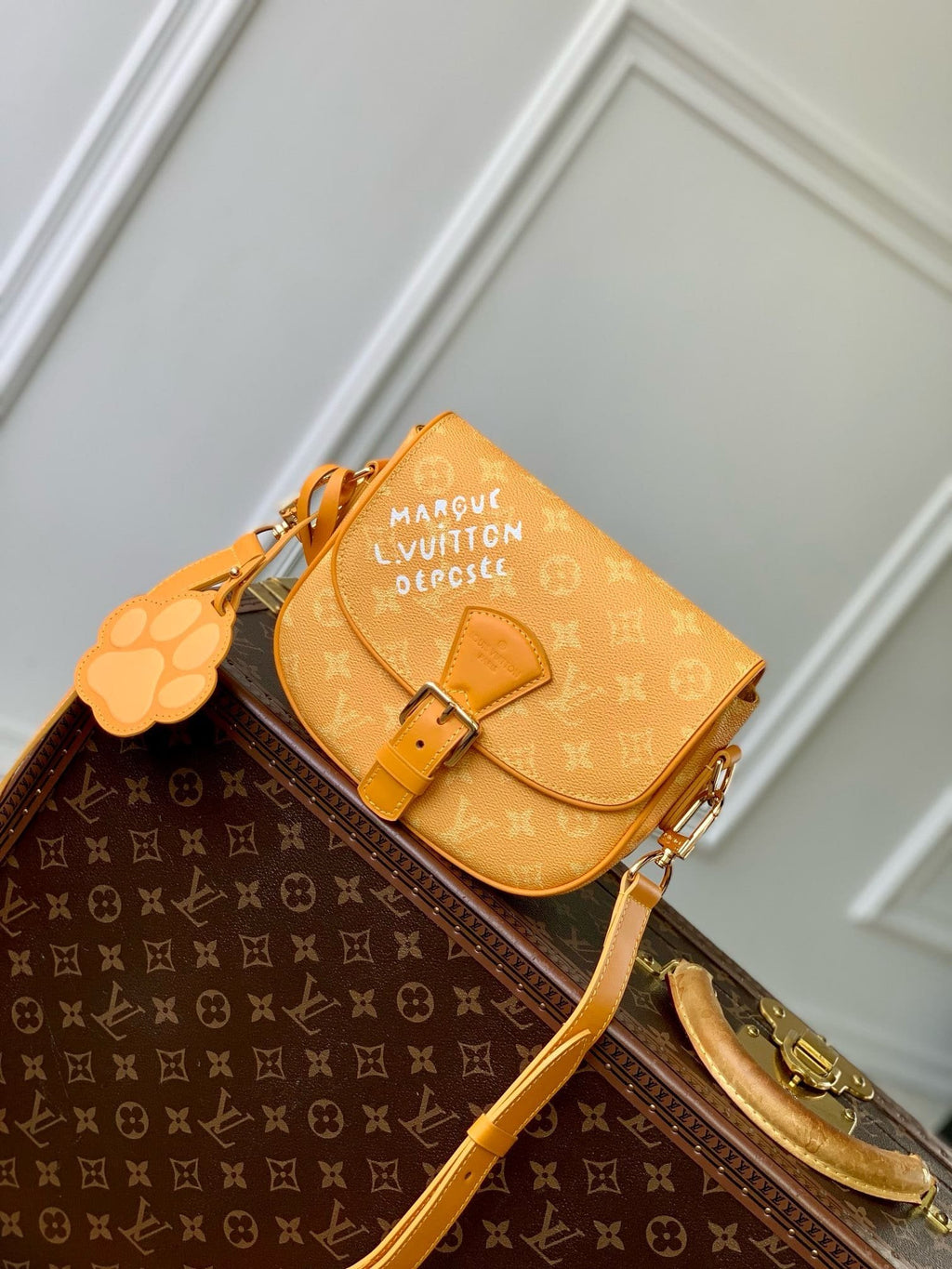 Louis Vuitton M12694 Montsouris Messenger