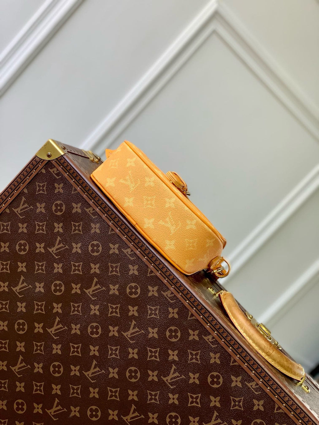 Louis Vuitton M12694 Montsouris Messenger