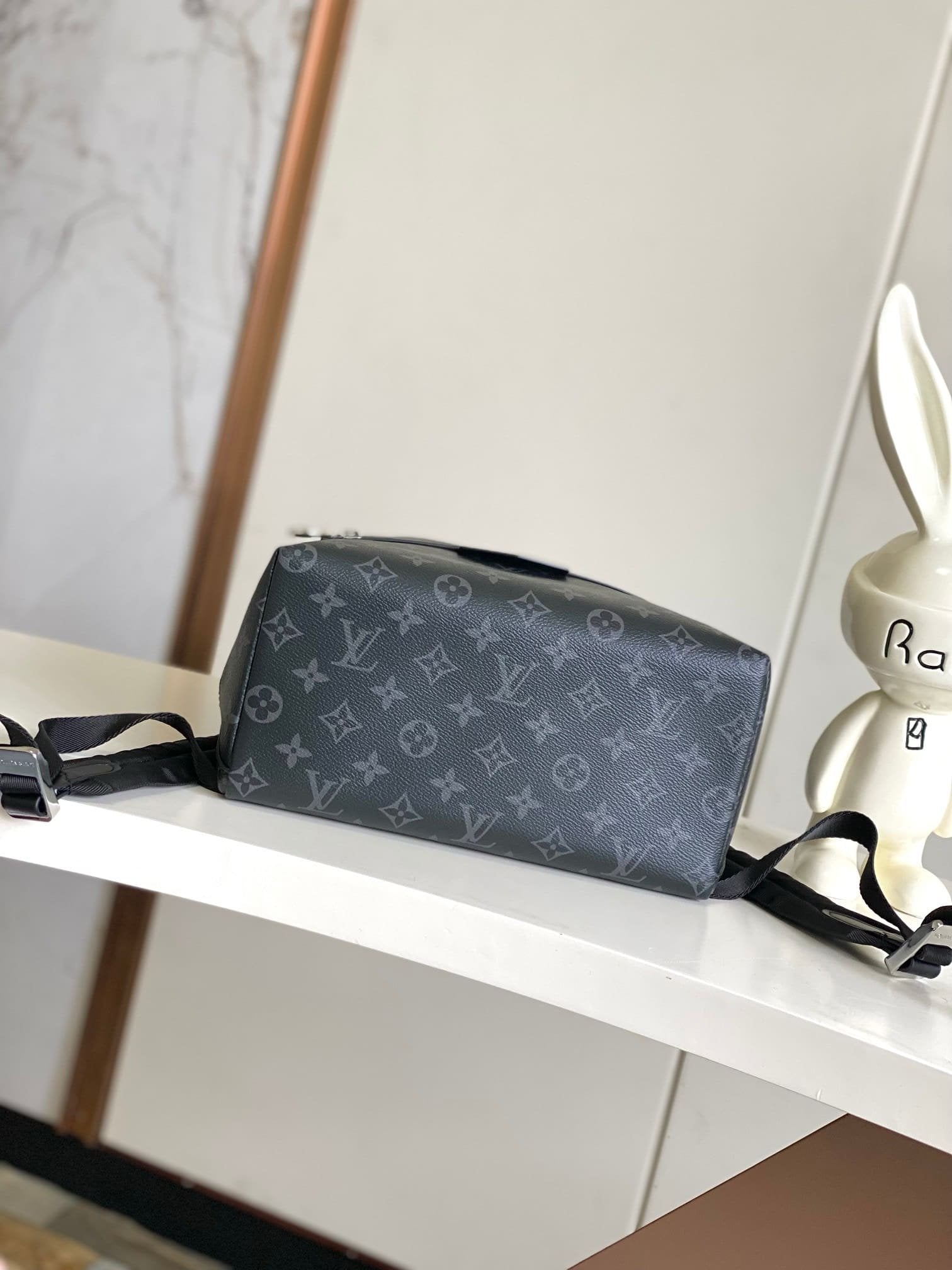 Louis Vuitton M14020 Discovery Slim Backpack