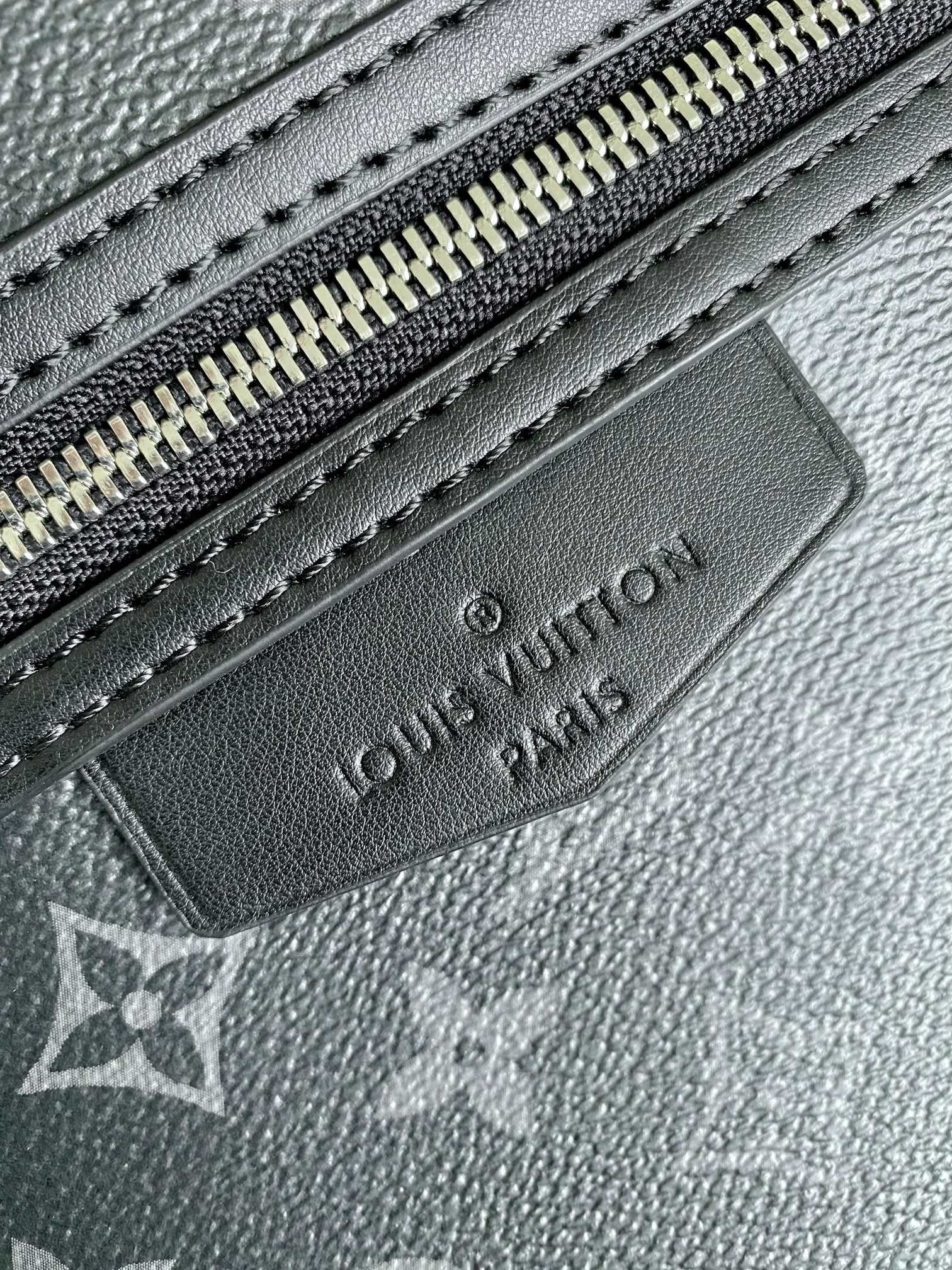 Louis Vuitton M14020 Discovery Slim Backpack