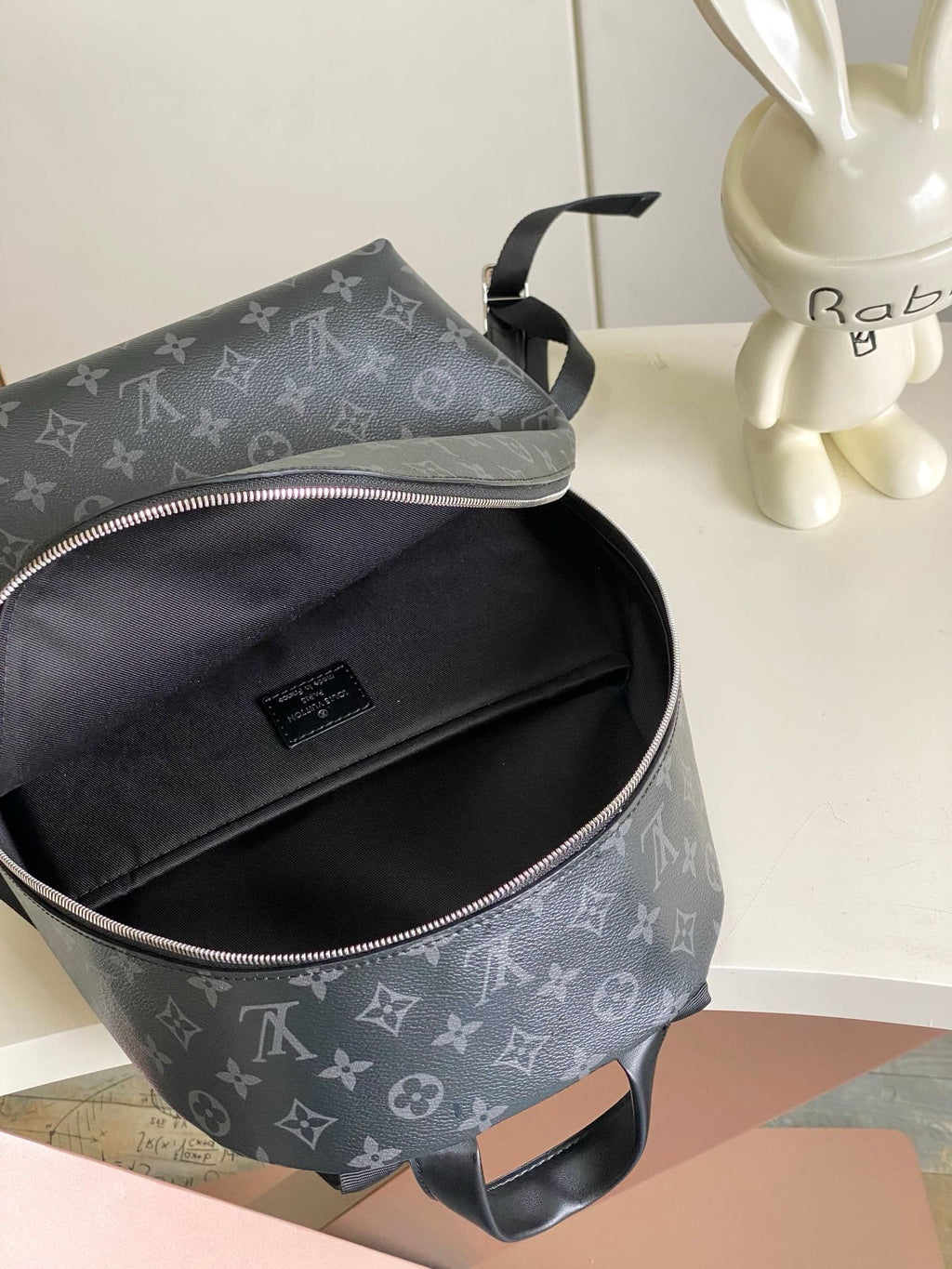 Louis Vuitton M14020 Discovery Slim Backpack