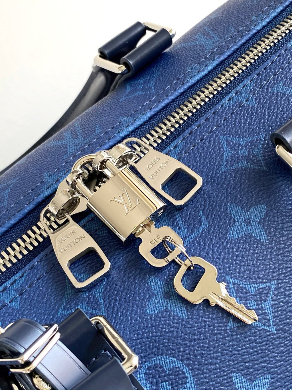 Louis Vuitton M11558 Keepall Bandoulière 55