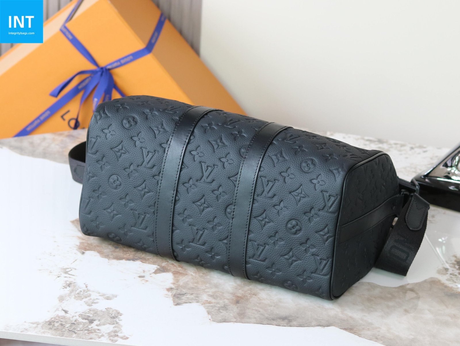 Louis Vuitton M22765 Keepall Bandoulière 35