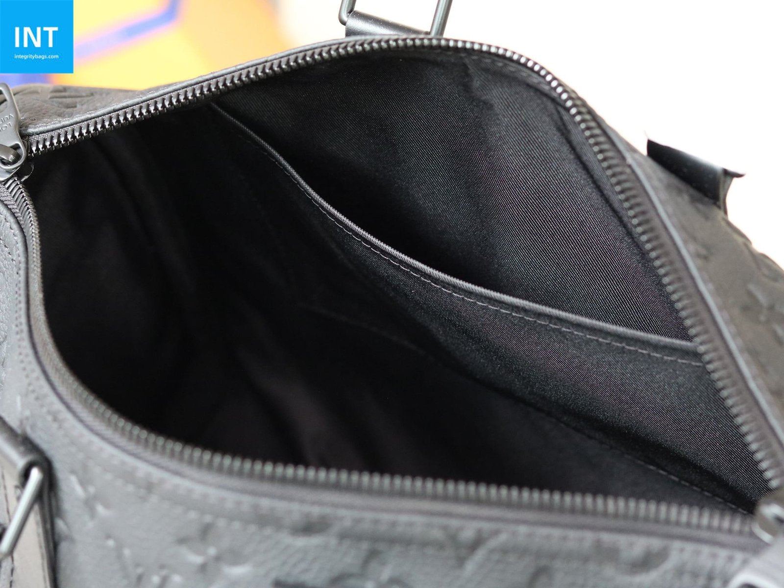 Louis Vuitton M22765 Keepall Bandoulière 35