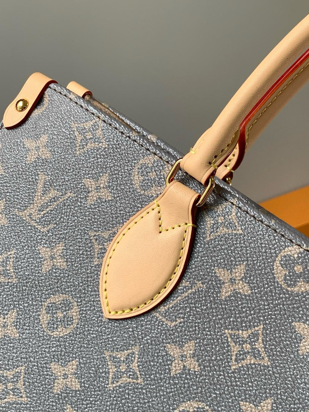 Louis Vuitton M12415 OnTheGo MM