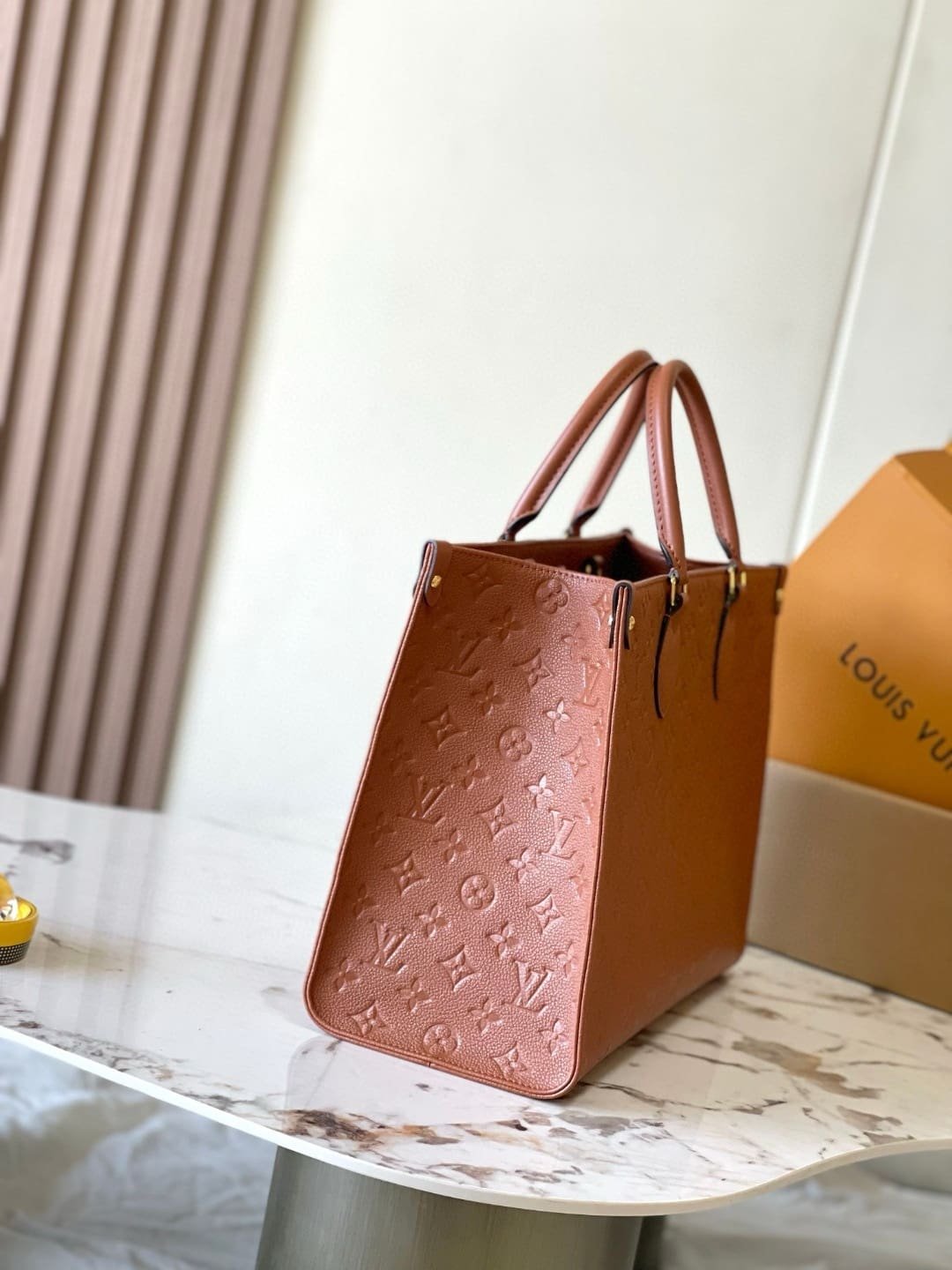 Louis Vuitton M12775 OnTheGo MM