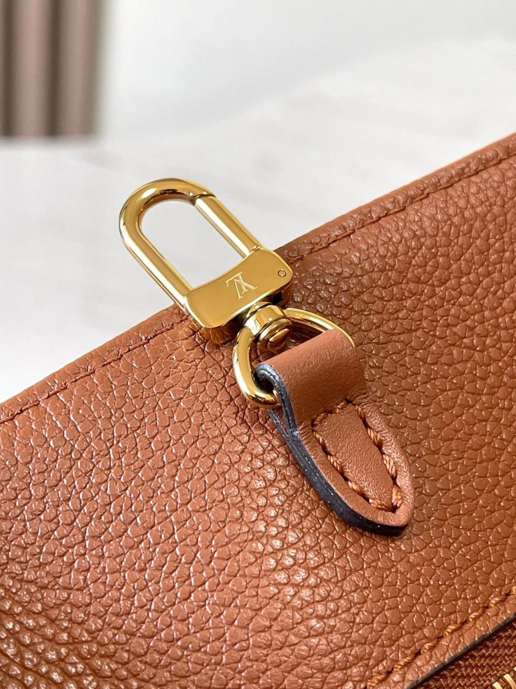 Louis Vuitton M12775 OnTheGo MM