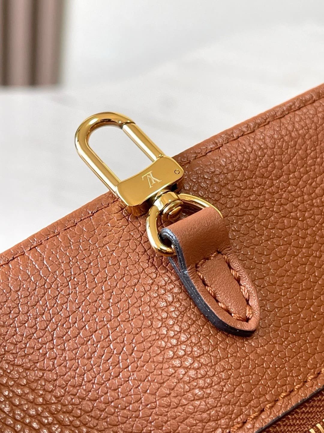 Louis Vuitton M12775 OnTheGo MM