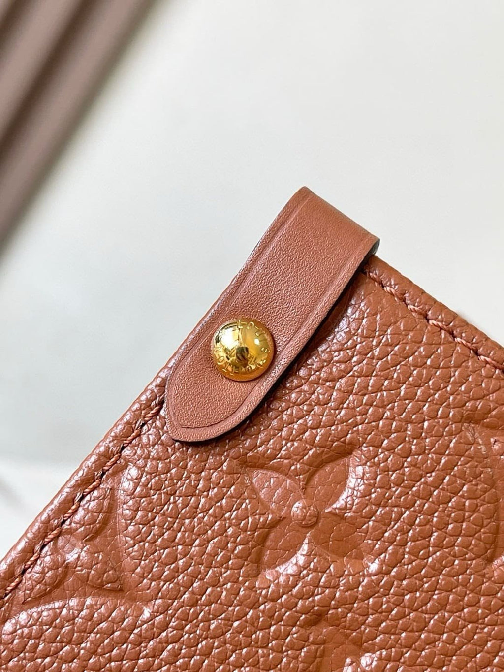 Louis Vuitton M12775 OnTheGo MM