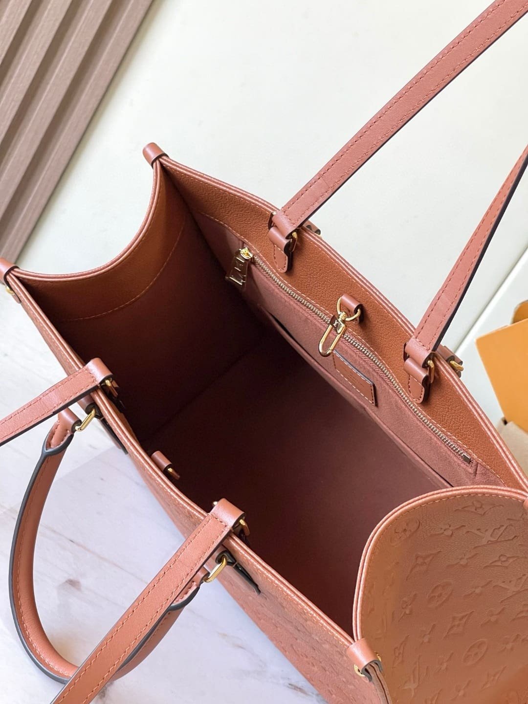 Louis Vuitton M12775 OnTheGo MM