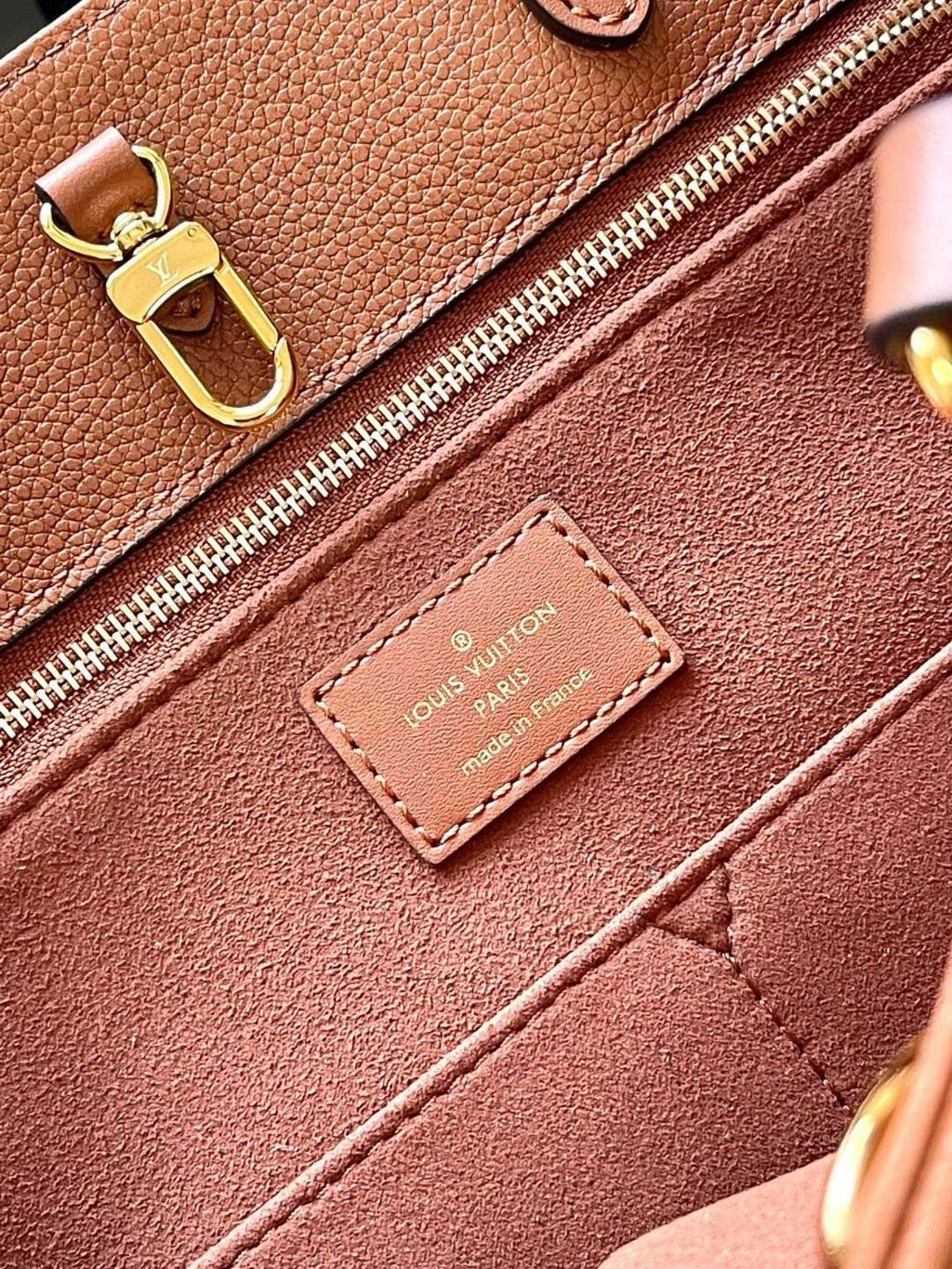 Louis Vuitton M12775 OnTheGo MM