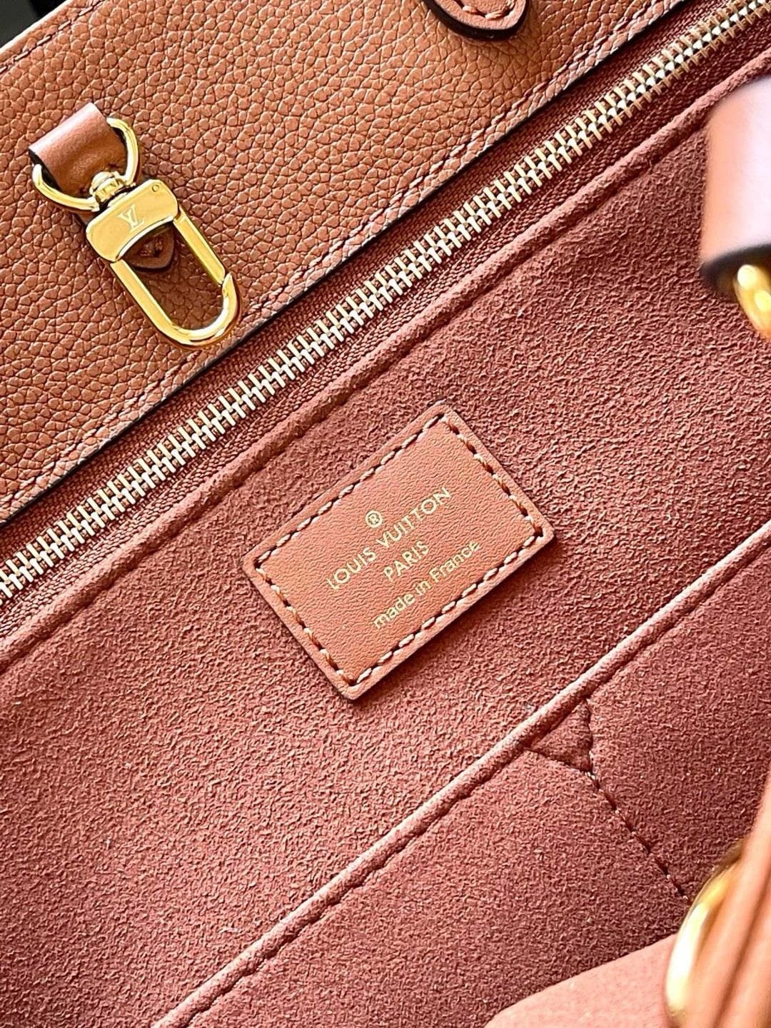 Louis Vuitton M12775 OnTheGo MM