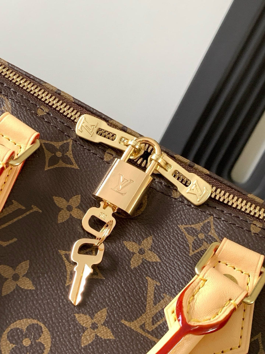 Louis Vuitton M46980 Speedy Bandoulière 30