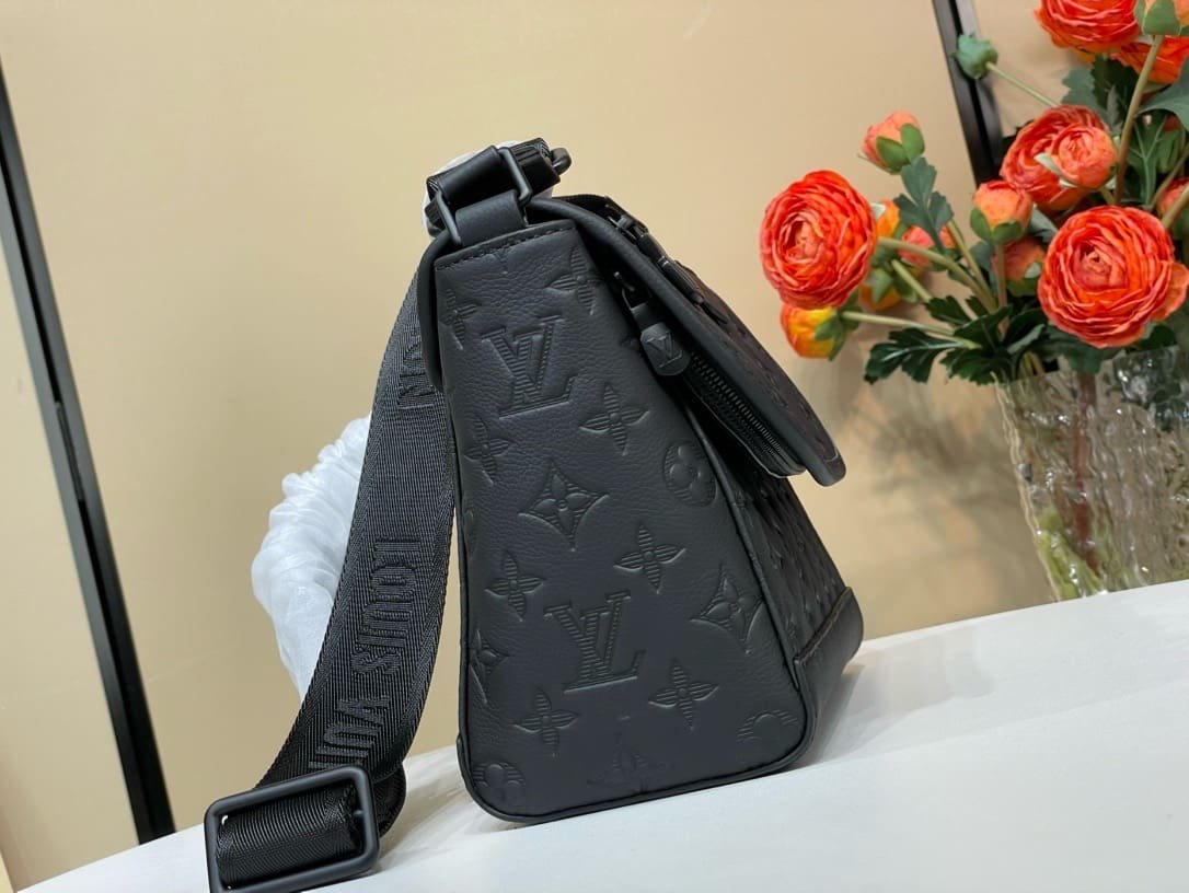 Louis Vuitton M14874 Pulse Messenger