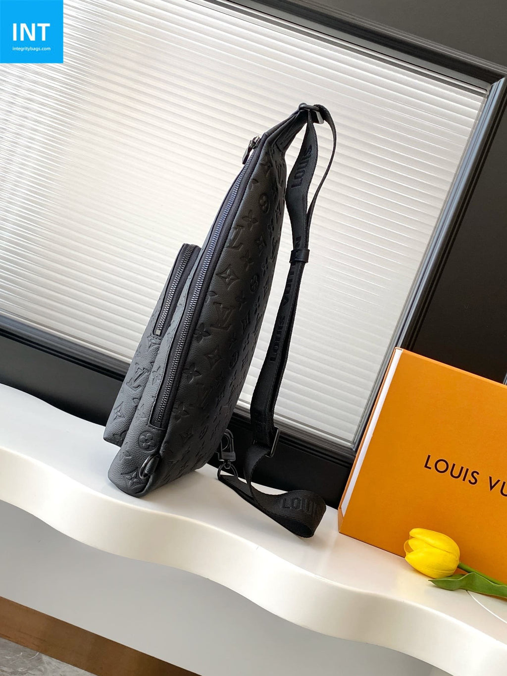 Louis Vuitton M26730 Duo Slingbag