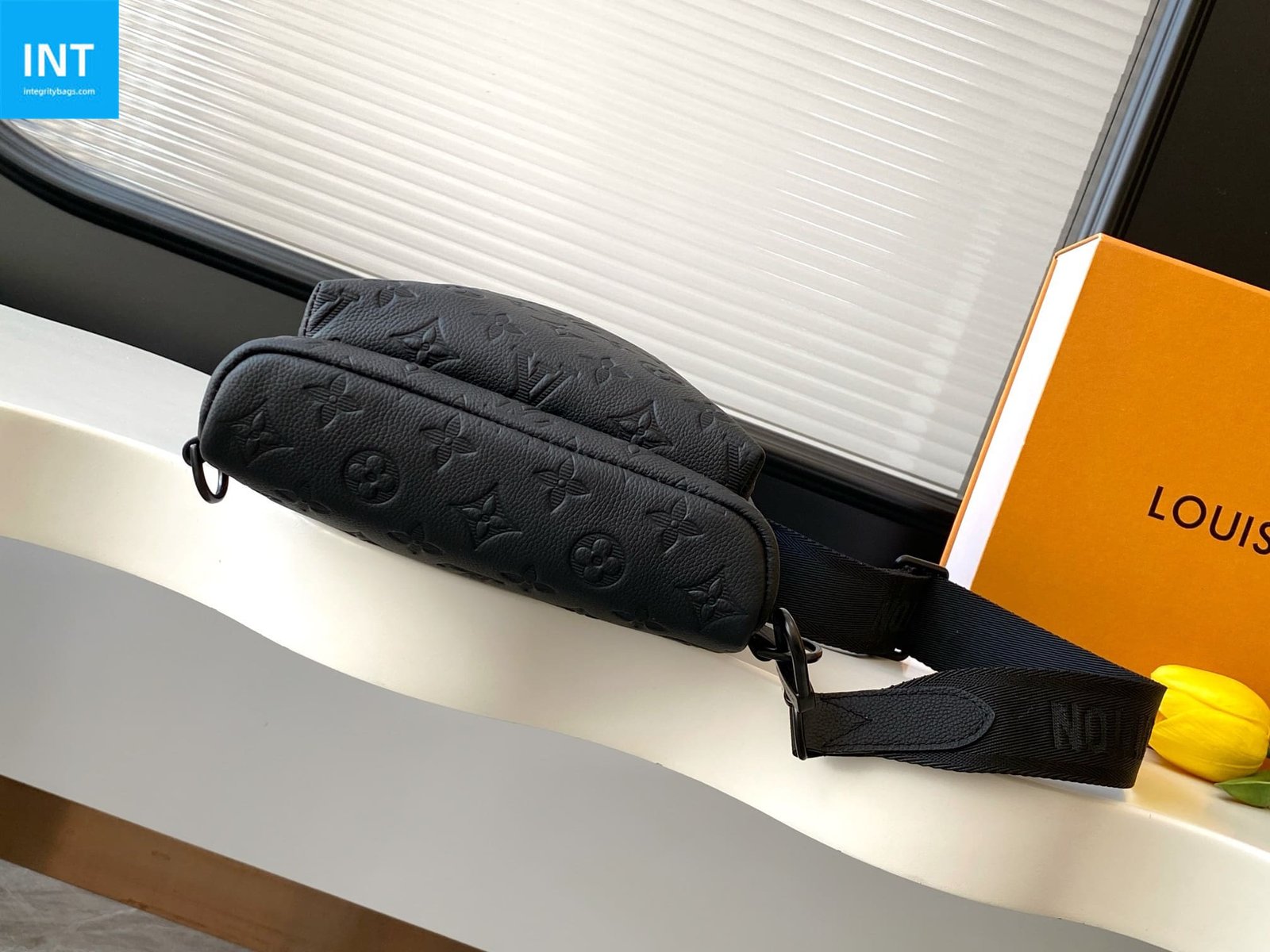 Louis Vuitton M26730 Duo Slingbag