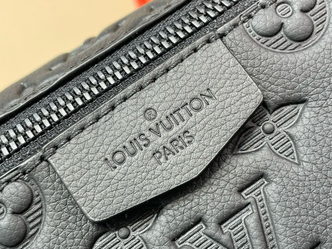 Louis Vuitton M14874 Pulse Messenger