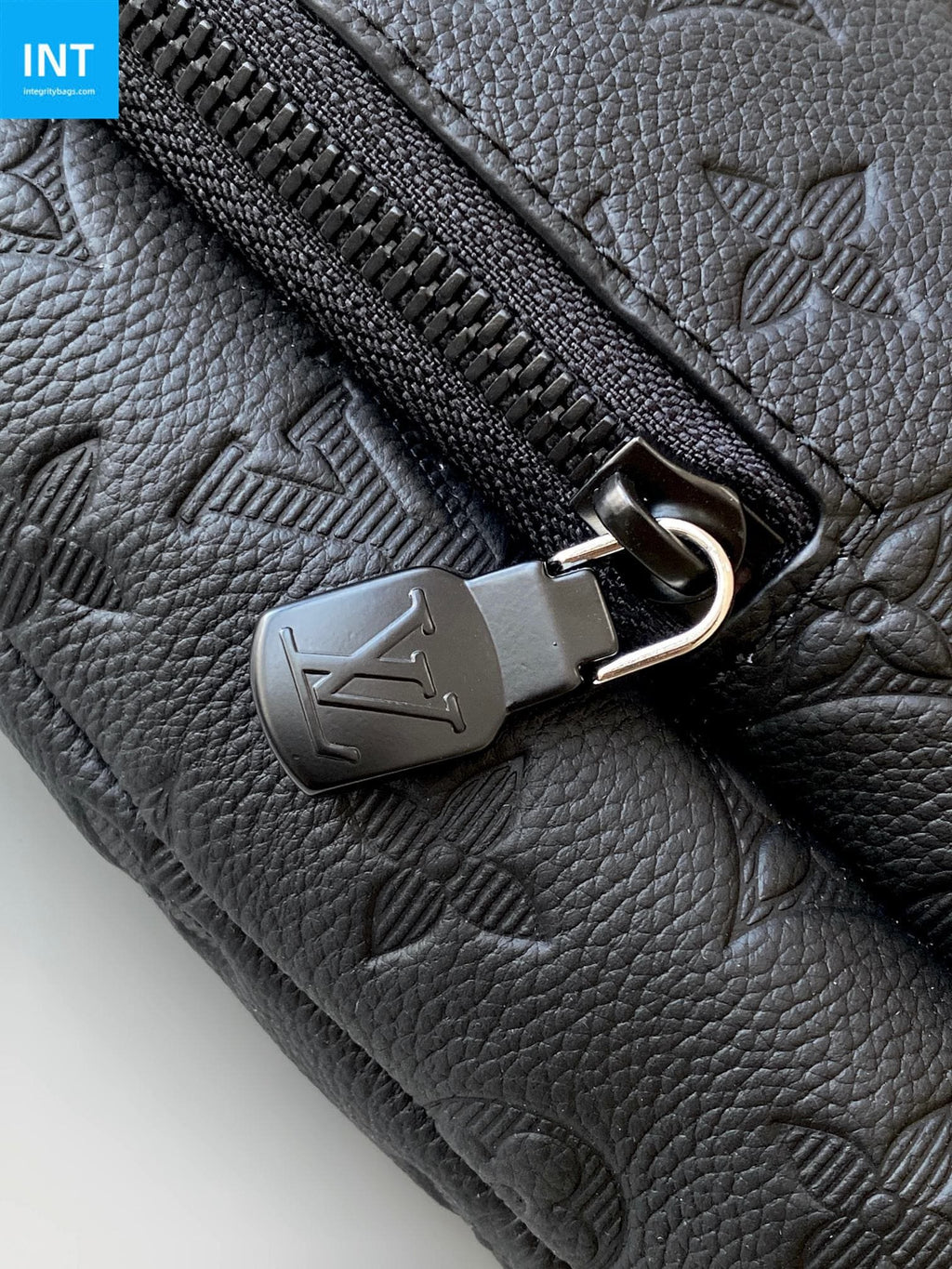 Louis Vuitton M26730 Duo Slingbag