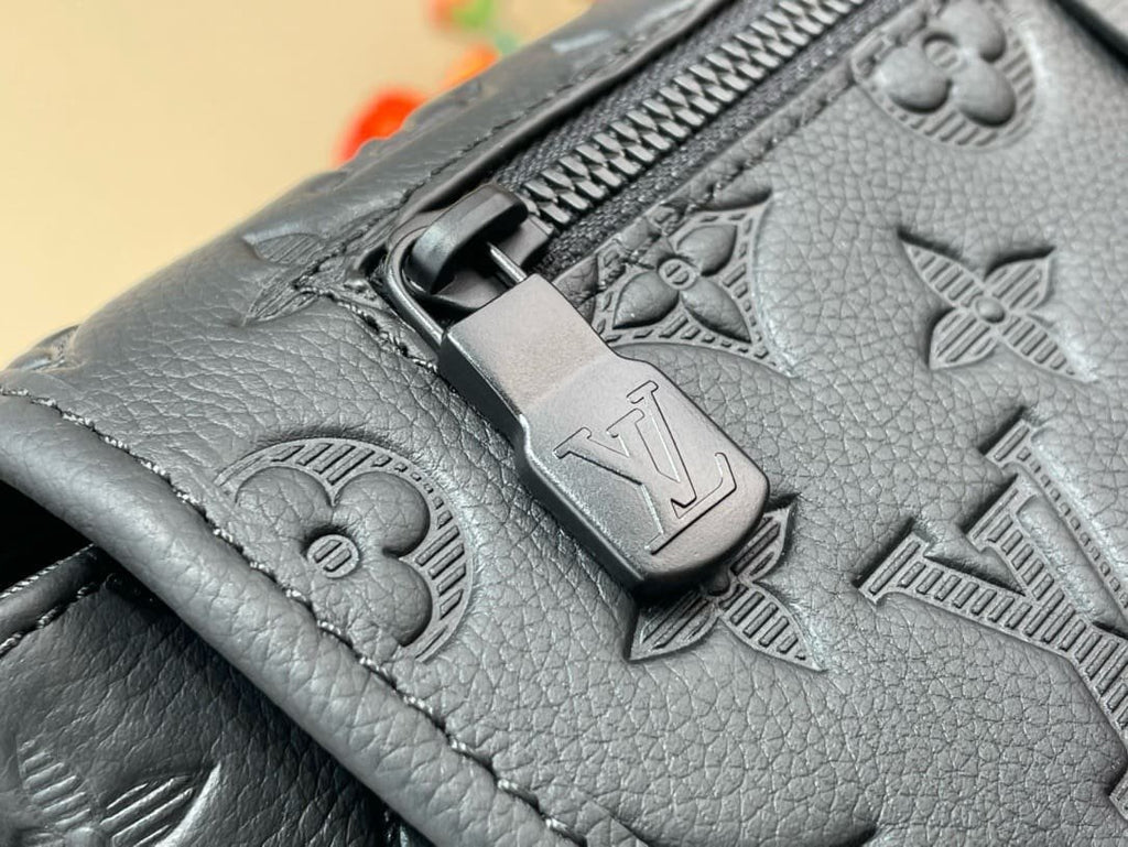 Louis Vuitton M14874 Pulse Messenger