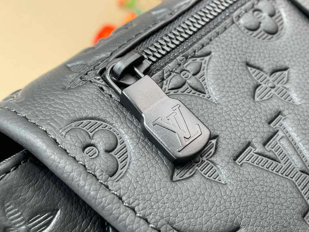 Louis Vuitton M14874 Pulse Messenger
