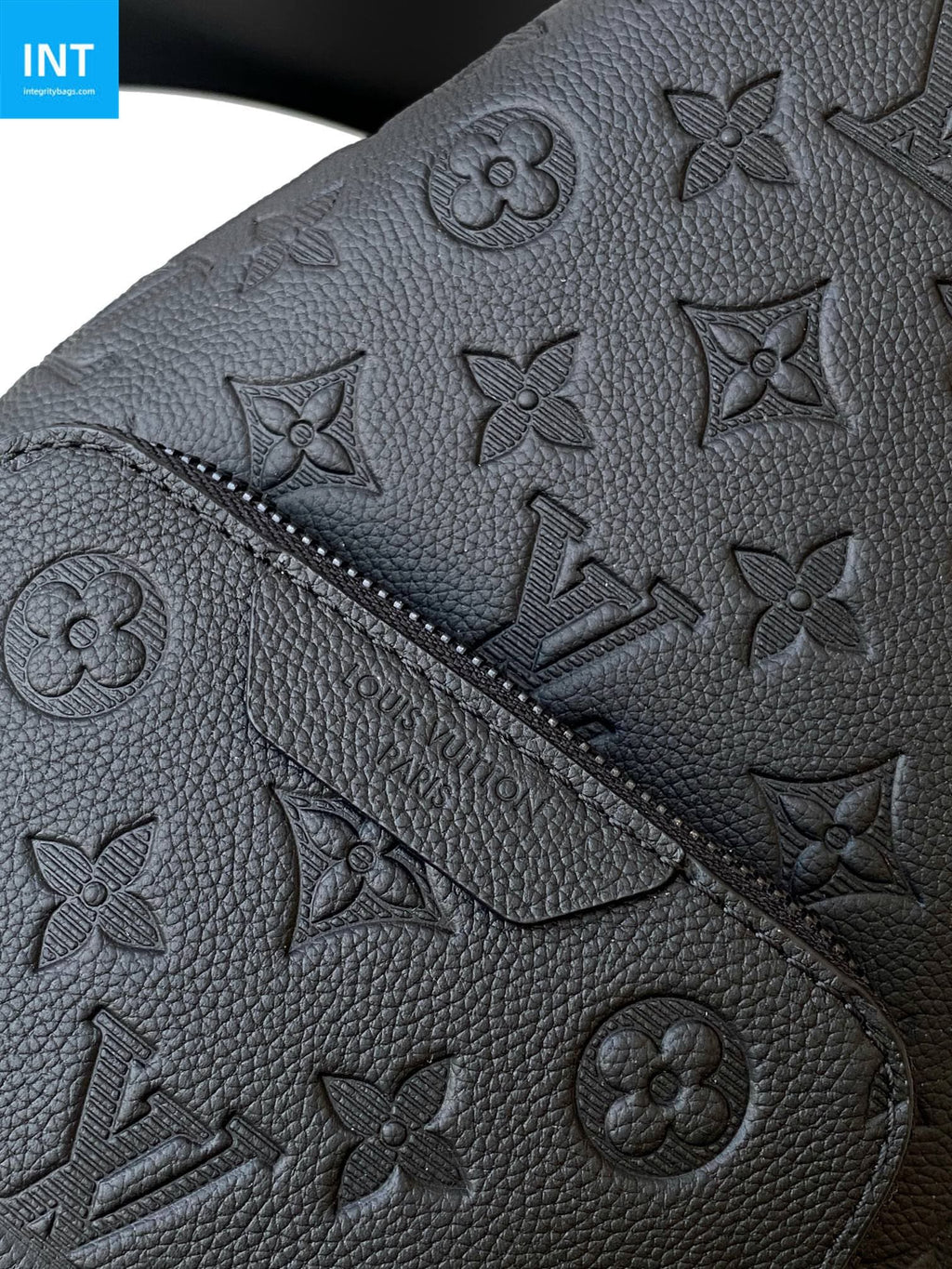 Louis Vuitton M26730 Duo Slingbag