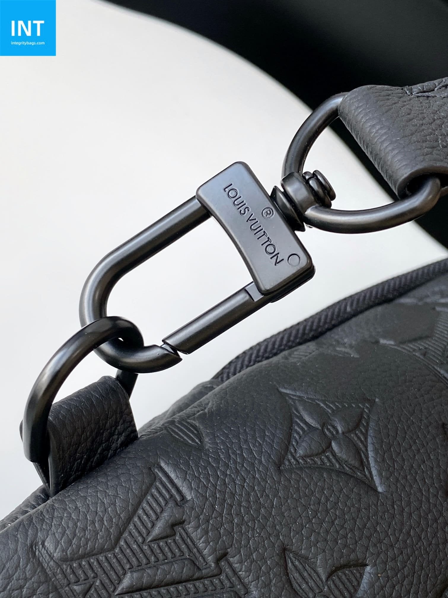 Louis Vuitton M26730 Duo Slingbag