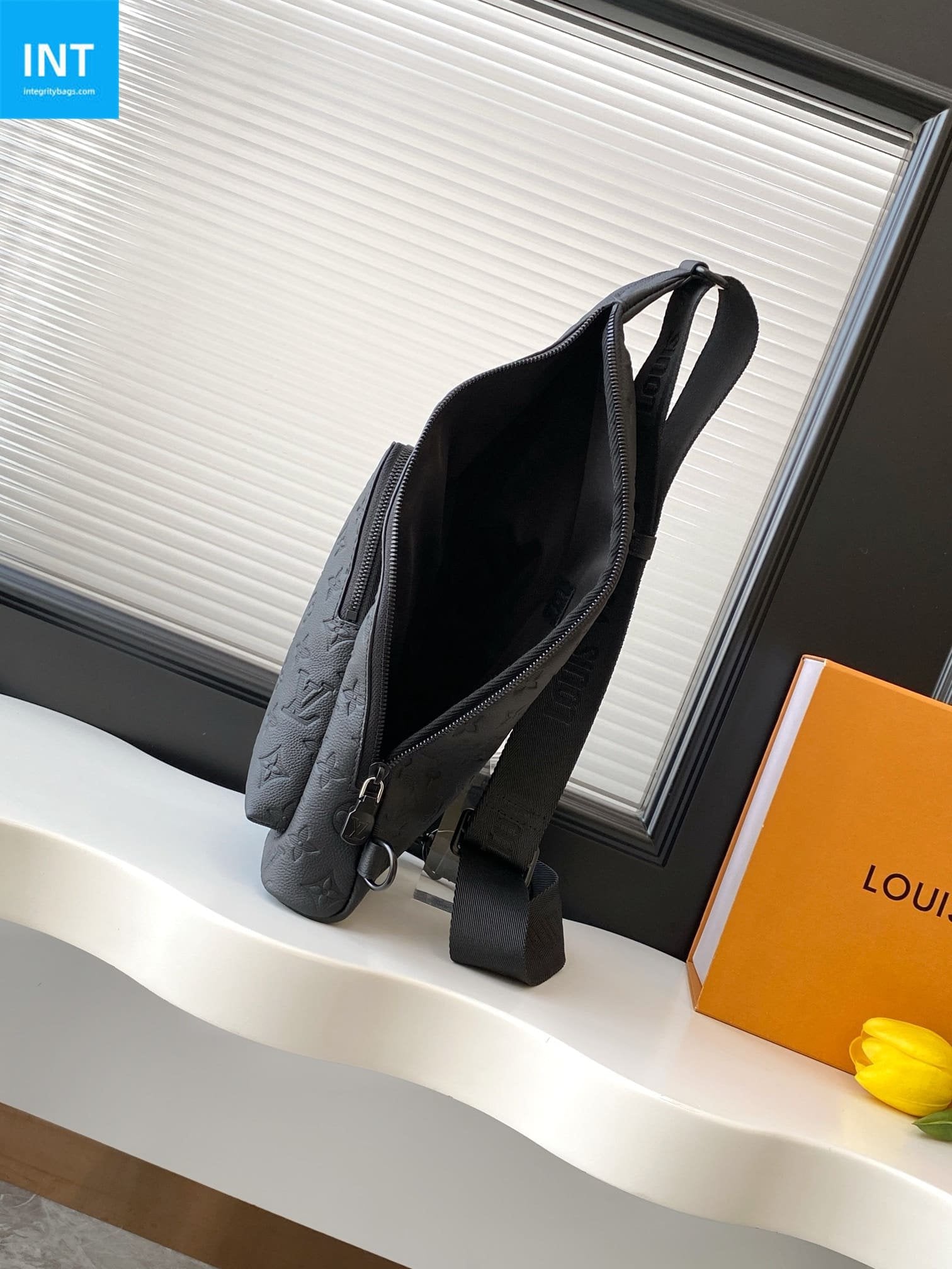 Louis Vuitton M26730 Duo Slingbag