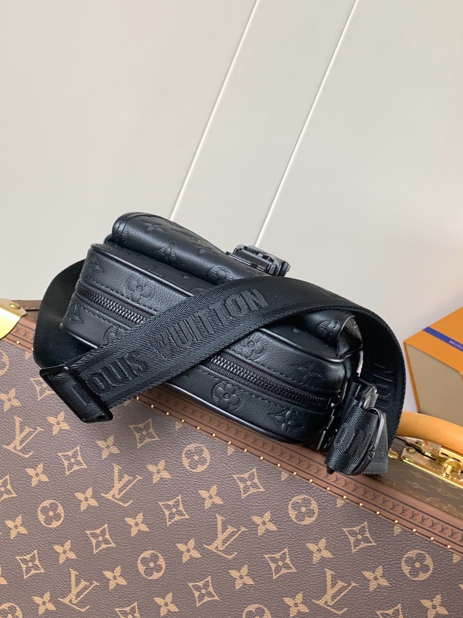 Louis Vuitton M12516 Getaway Messenger