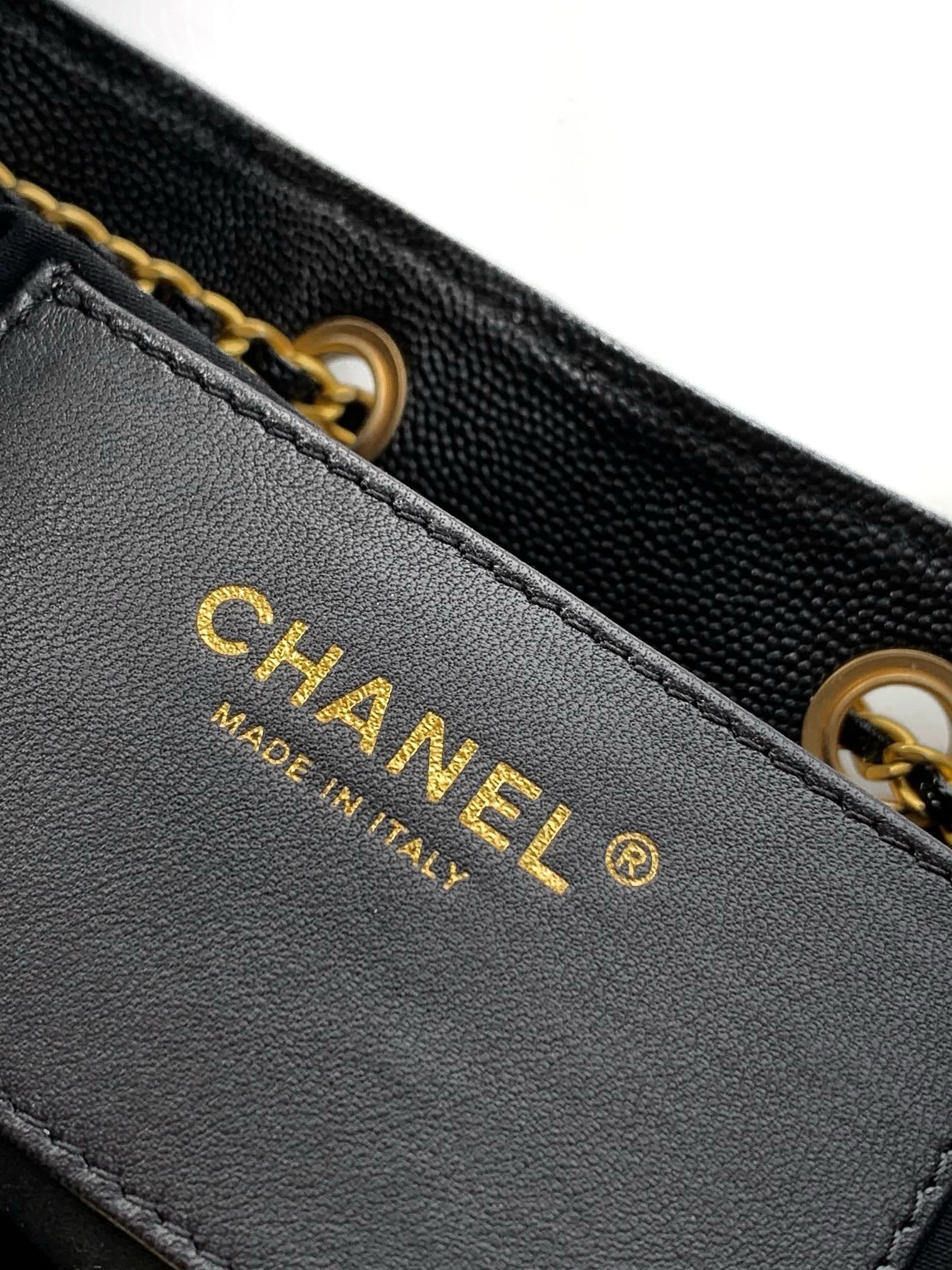 CHANEL 25 Medium Handbag