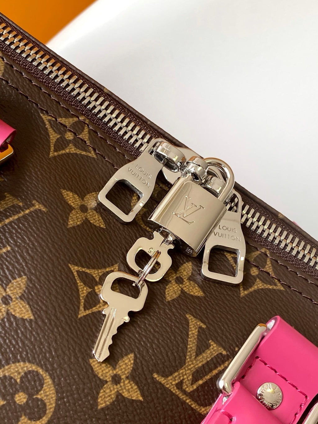 Louis Vuitton M13807 Keepall Bandoulière 45