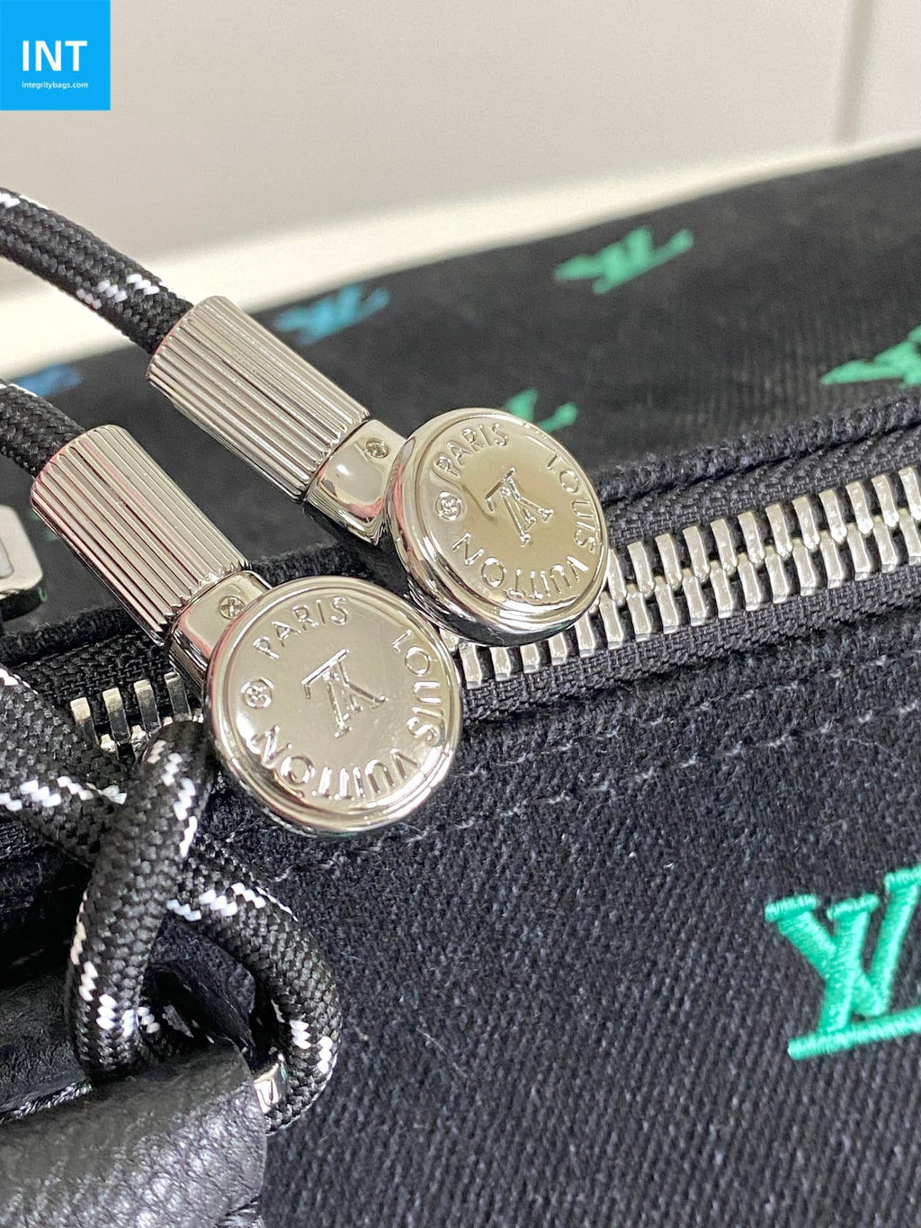 Louis Vuitton M13966 Keepall Bandoulière 50