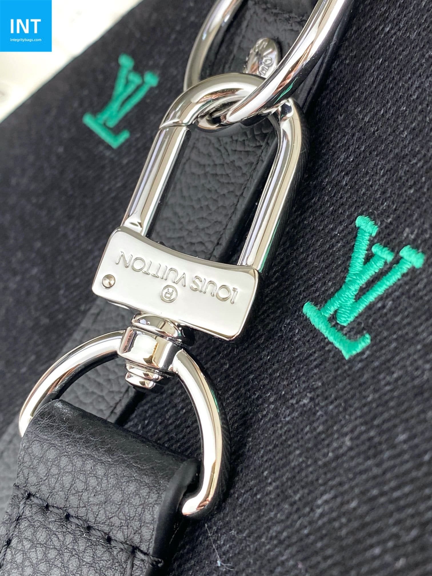 Louis Vuitton M13966 Keepall Bandoulière 50