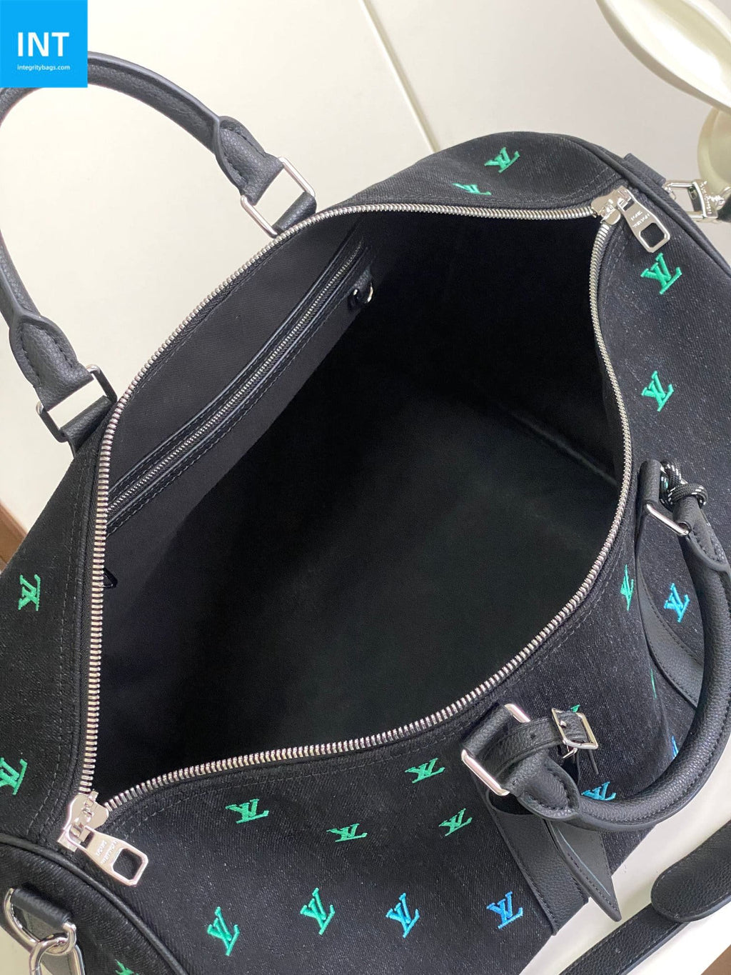 Louis Vuitton M13966 Keepall Bandoulière 50