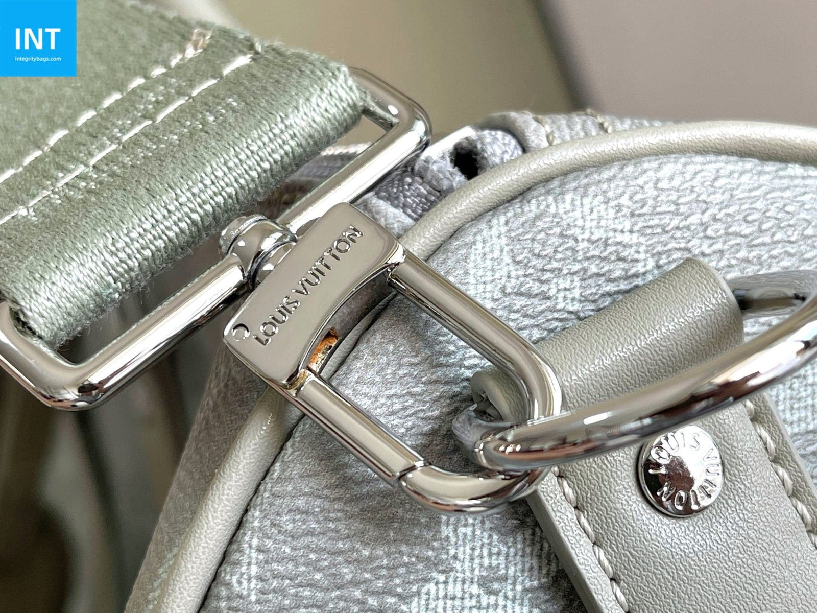 Louis Vuitton M11718 KEEPALL BANDOULIÈRE 45 travel bag