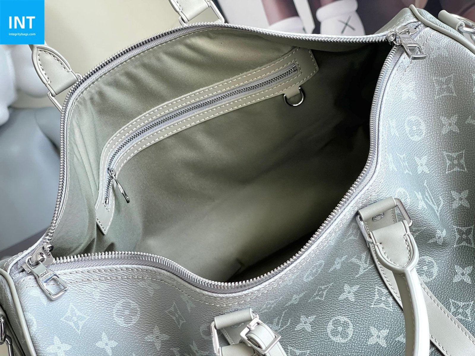Louis Vuitton M11718 KEEPALL BANDOULIÈRE 45 travel bag
