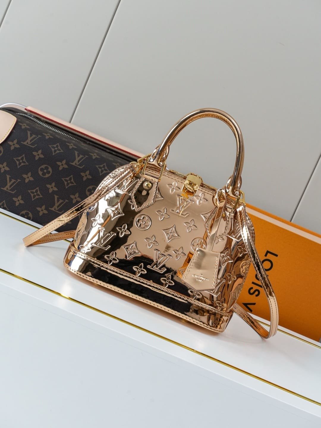 Louis Vuitton M27037 Alma BB