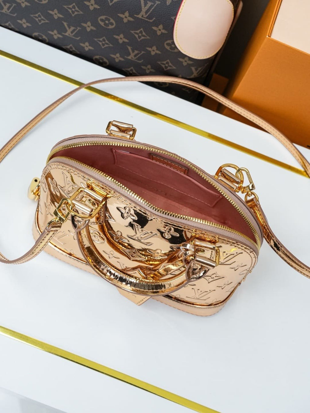 Louis Vuitton M27037 Alma BB