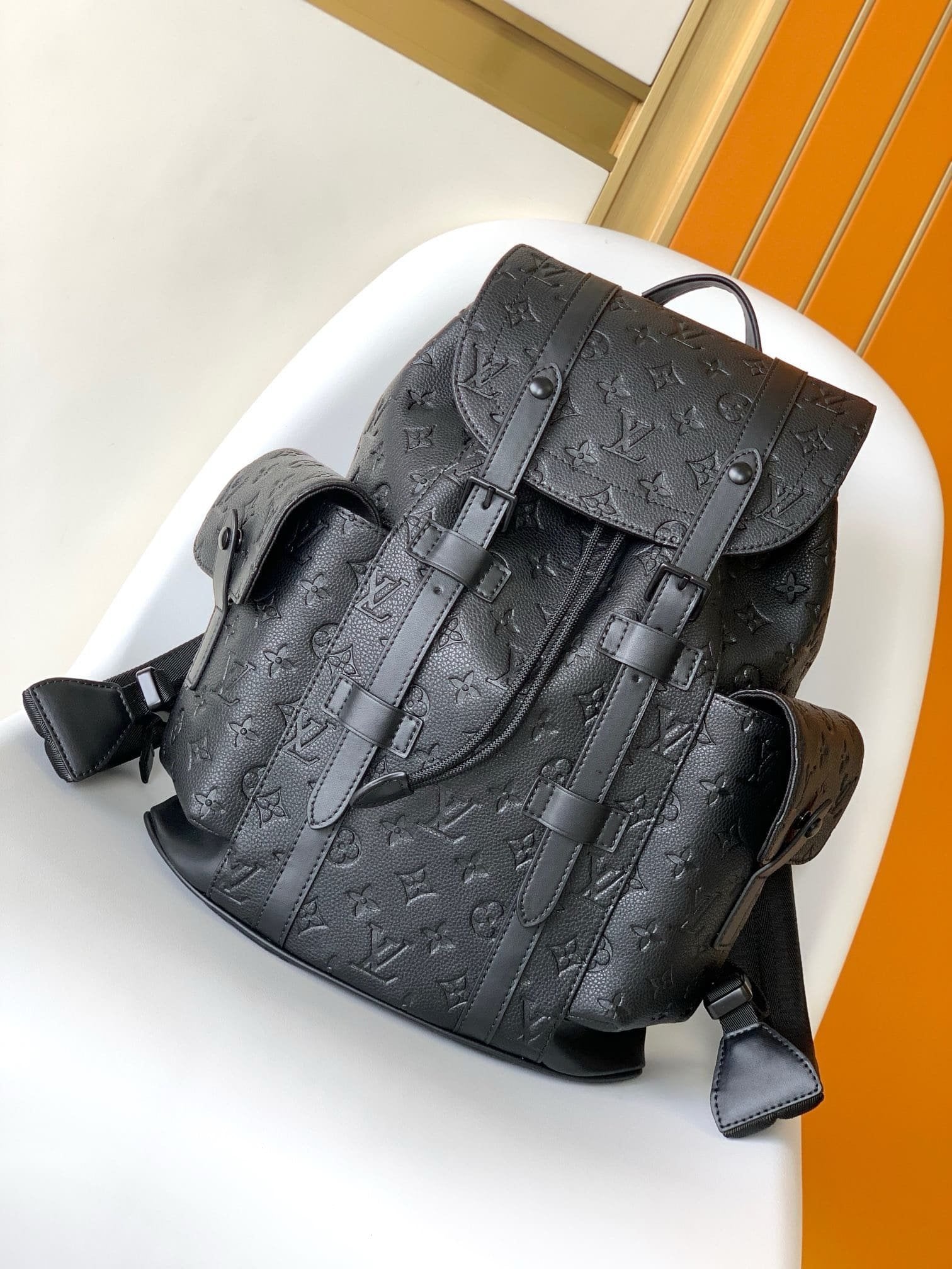 Louis Vuitton M20899 Christopher PM