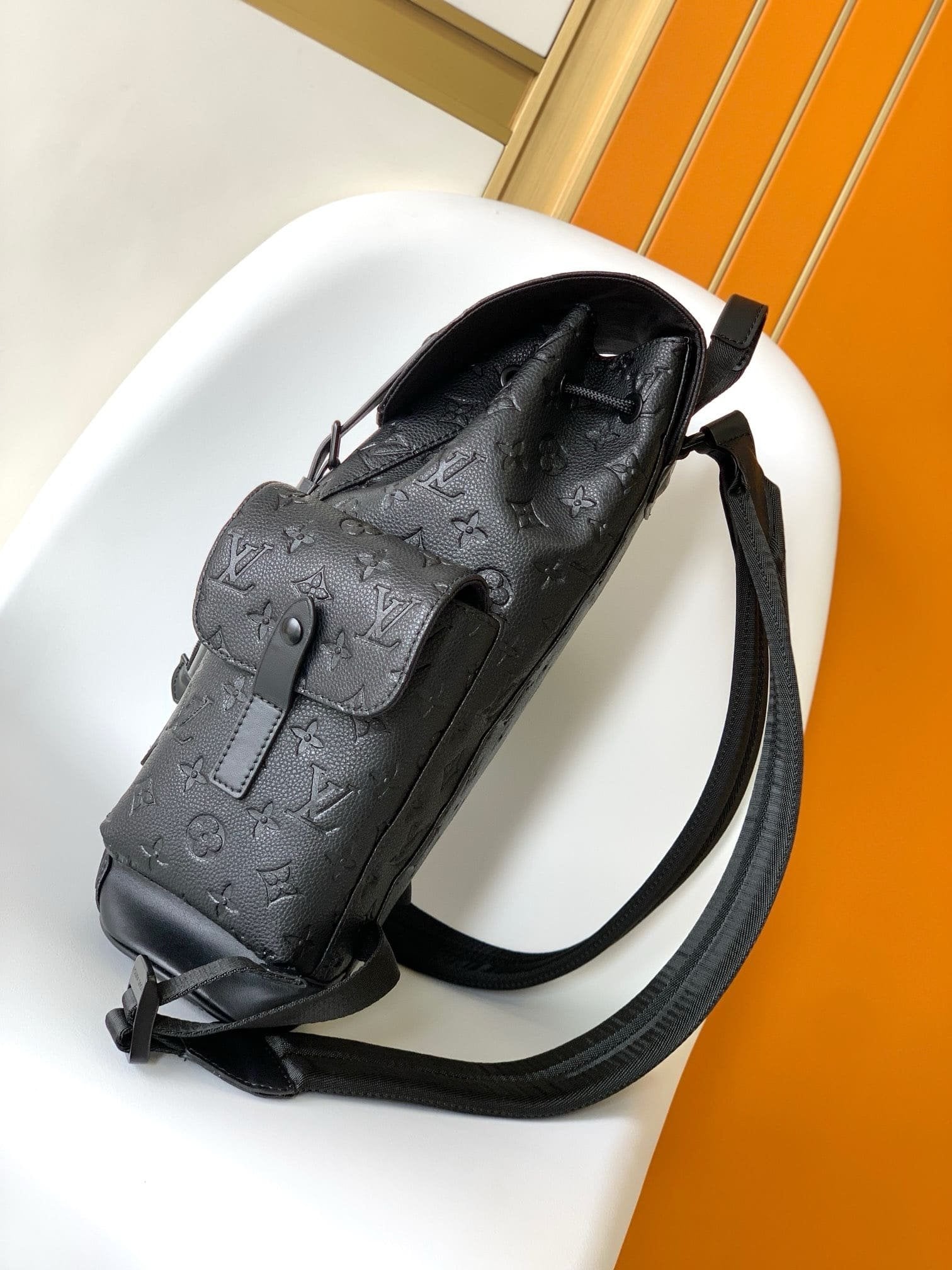 Louis Vuitton M20899 Christopher PM