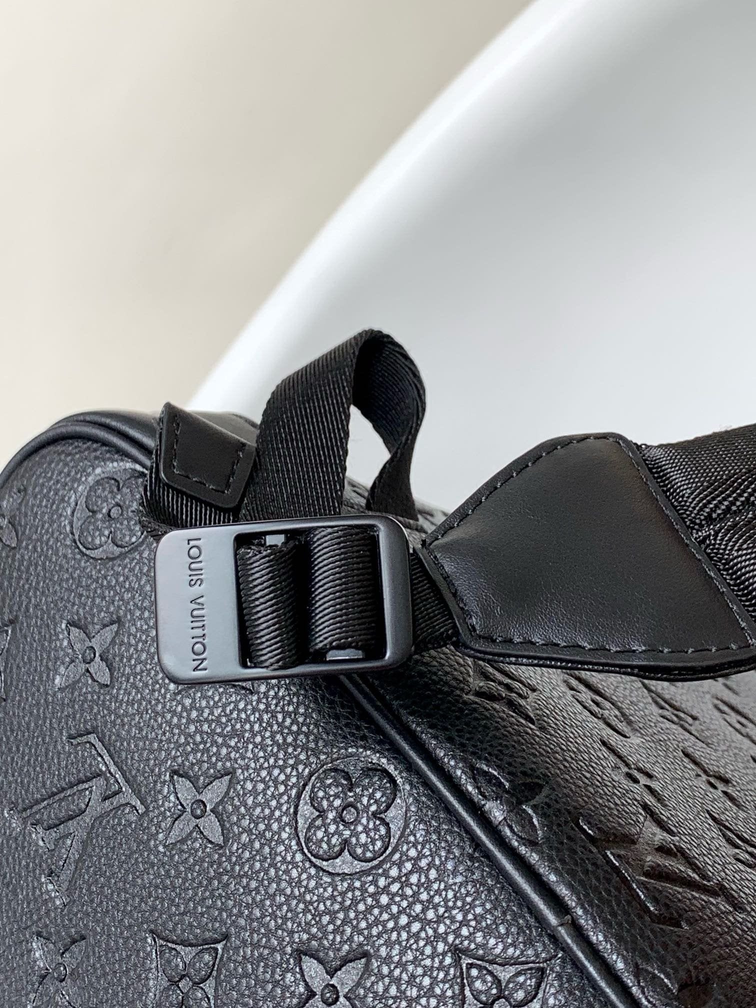 Louis Vuitton M20899 Christopher PM