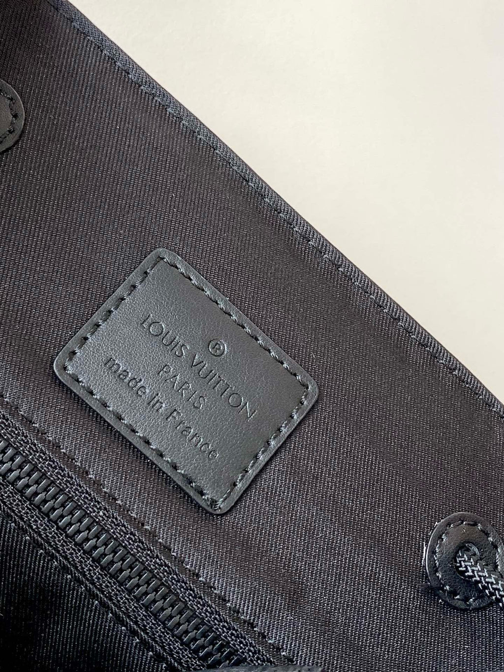 Louis Vuitton M20899 Christopher PM