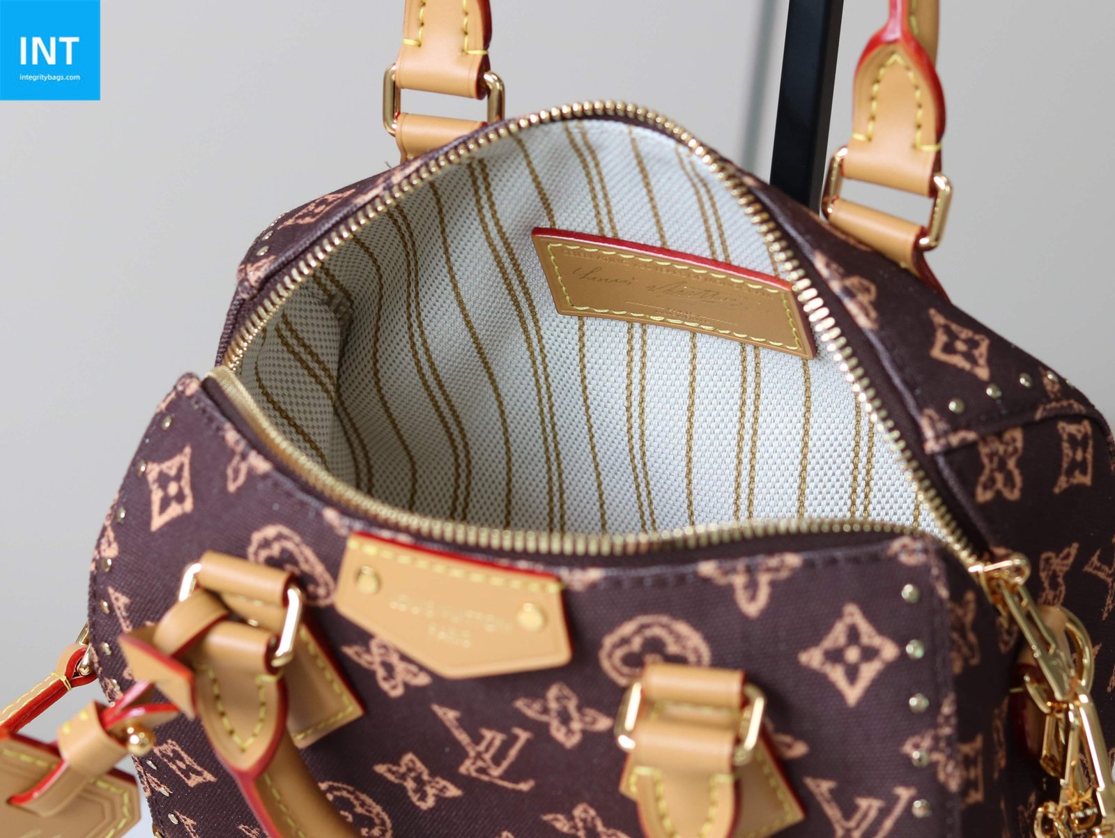 Louis Vuitton M28102 Speedy Trunk 20