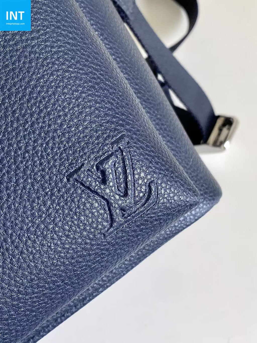 Louis Vuitton M26022 Discovery Work Backpack