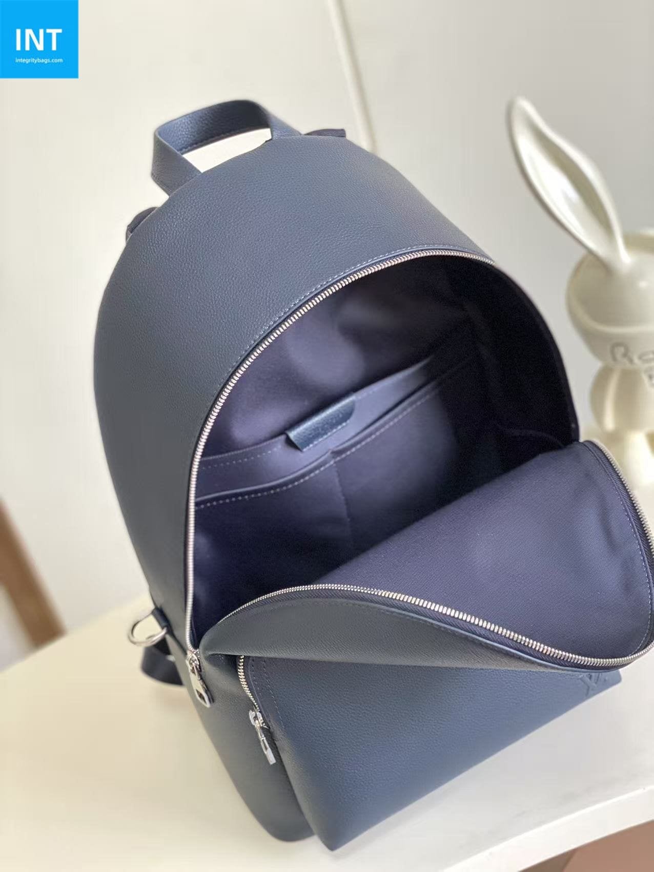 Louis Vuitton M26022 Discovery Work Backpack